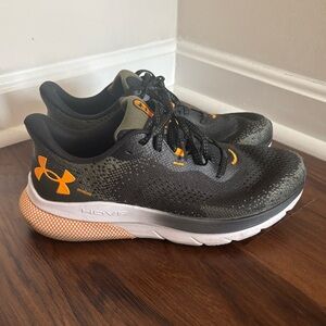Under Armour Hovr Black / Orange Sneakers